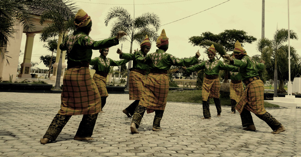 Tari Aceh! Music and Dance from Northern Sumatra
