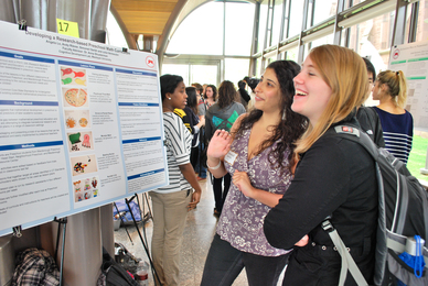 Simonell Sarbh discusses her poster with Alex Pogosky
