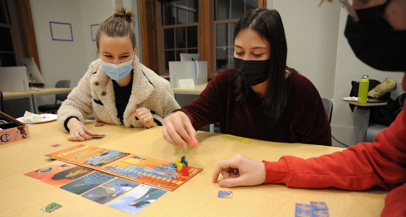 Students participated in Italian Game Night during International Education Week activities. (Photo by Willow Saxon ’24)