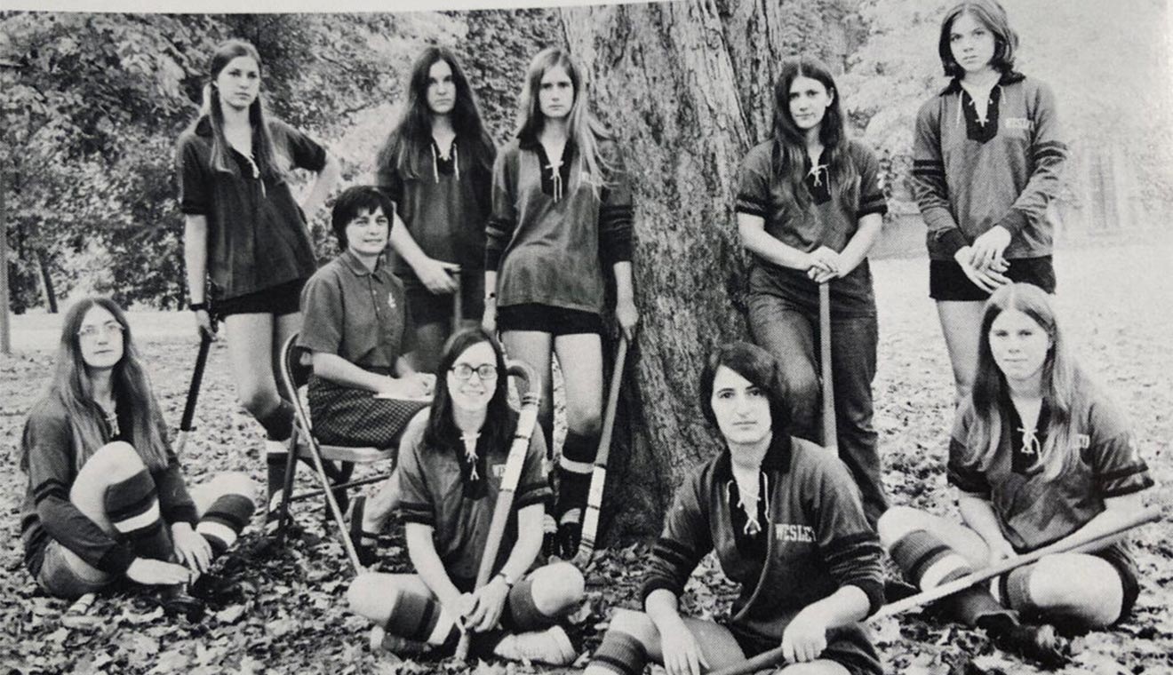 Adrienne Bentman ’74 (front center) and Wesleyan’s first varsity women’s field hockey team, 1972.