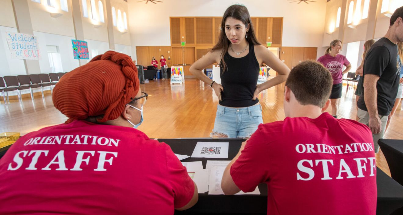 © Photo by Mara Lavitt Orientation staff was on hand in Beckham Hall to answer questions and welcome students to their new home.