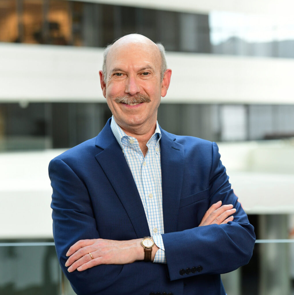 Alan Miller ’76, a longtime investigative journalist for The Los Angeles Times, started the News Literacy Project five years after winning the Pulitzer Prize for National Reporting.