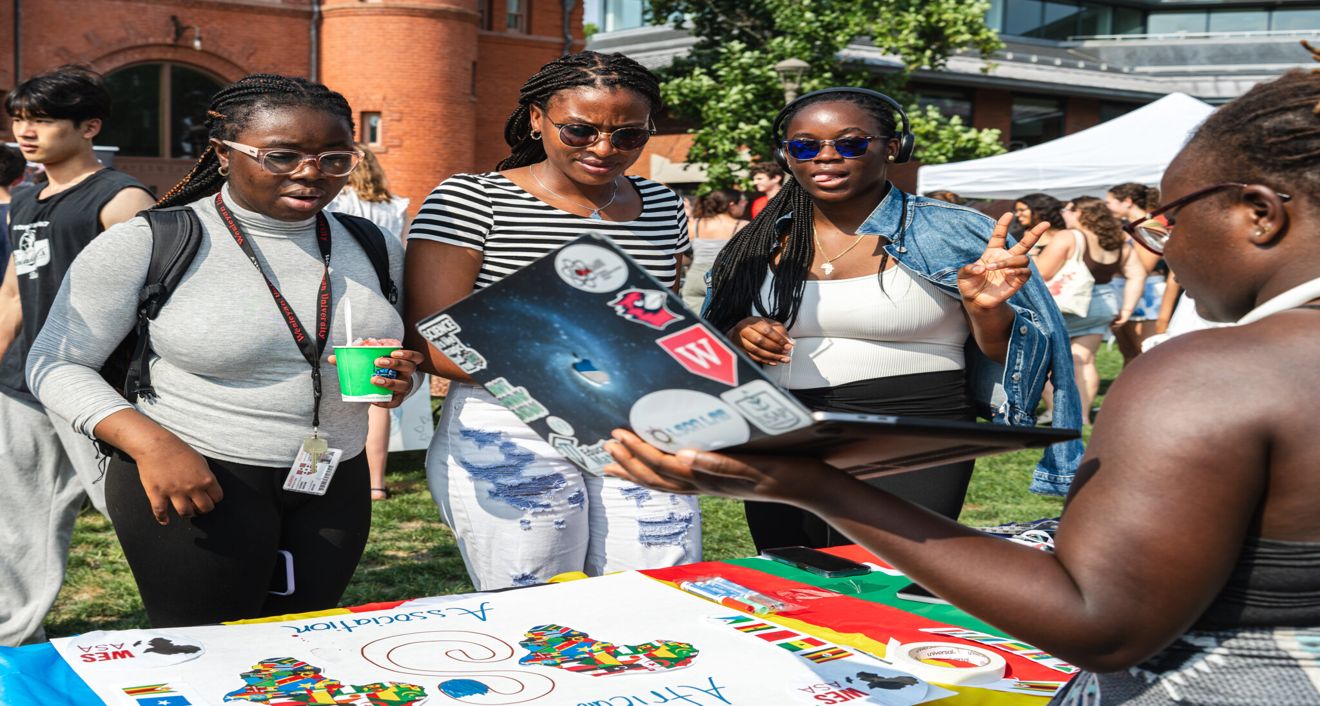 Constance Hirwa ’25 (center). (Meka Wilson)