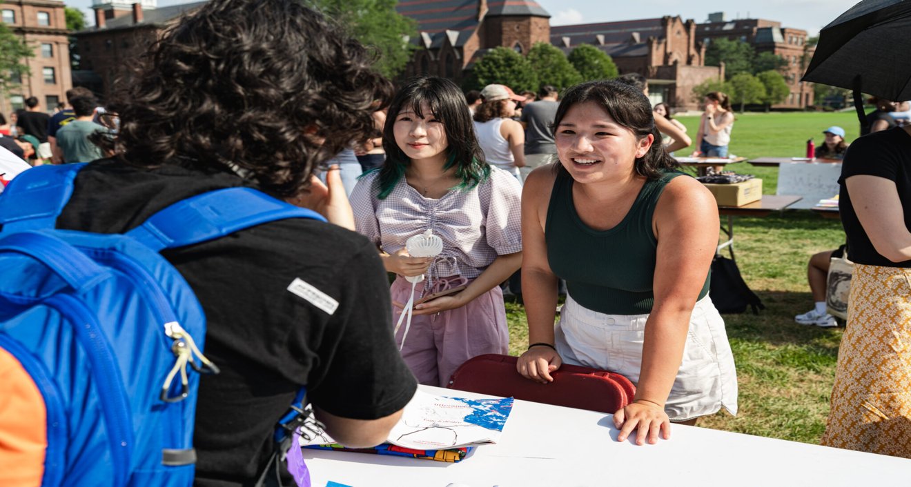Allie Pae ’25 (right) talking to a fellow student. (Meka Wilson)