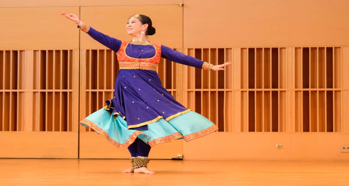 Won’s second work “Nritta” spanned 45 minutes, and started with slow and graceful movements.