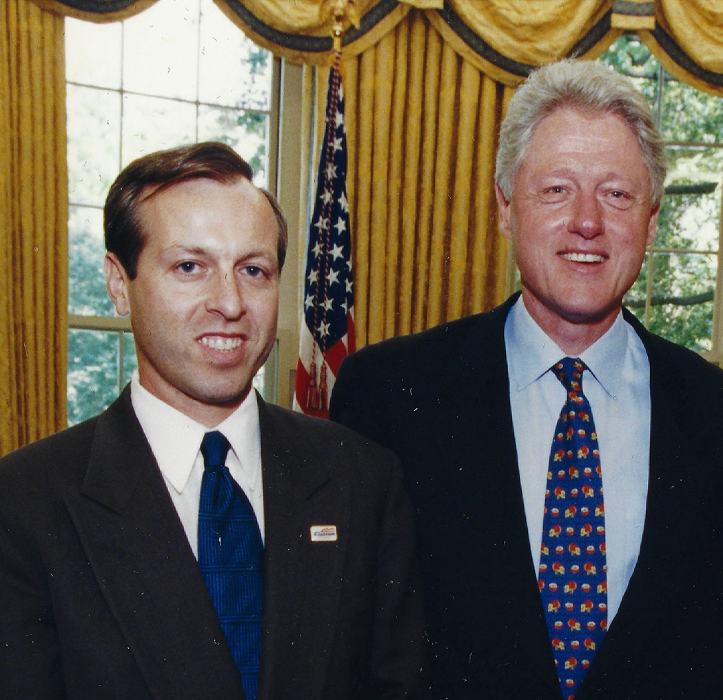 Scott Michaud ’86 with former President Clinton in the Oval Office. Photo courtesy Scott Michaud ’86.