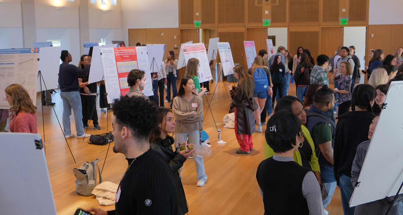 Students at the Psychology Department’s Poster Session on April 25. (Photo by Rose Chen ’26)