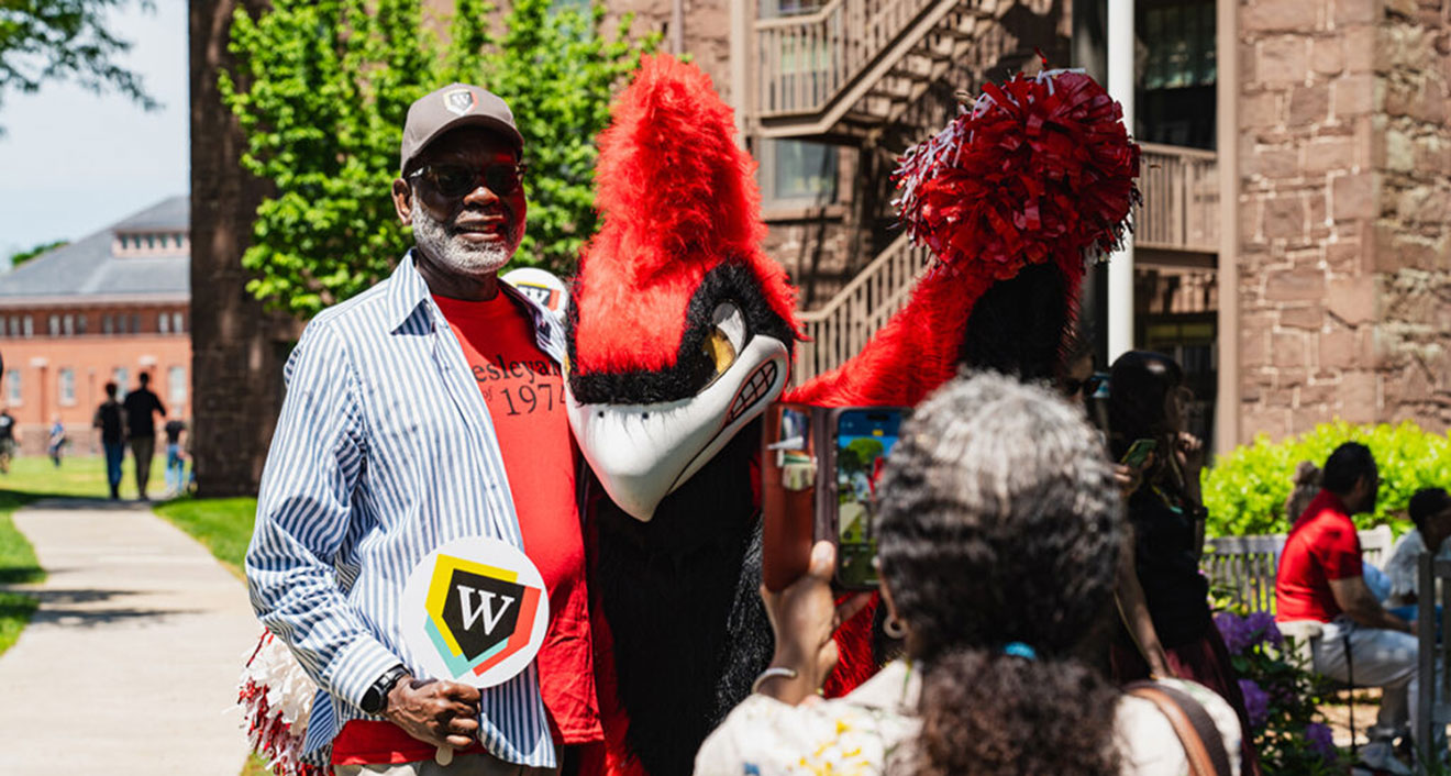 Attorney and art broker Jerry Thomas ’74 poses with the Cardinal mascot at Reunion. (Photo by Meka Wilson)