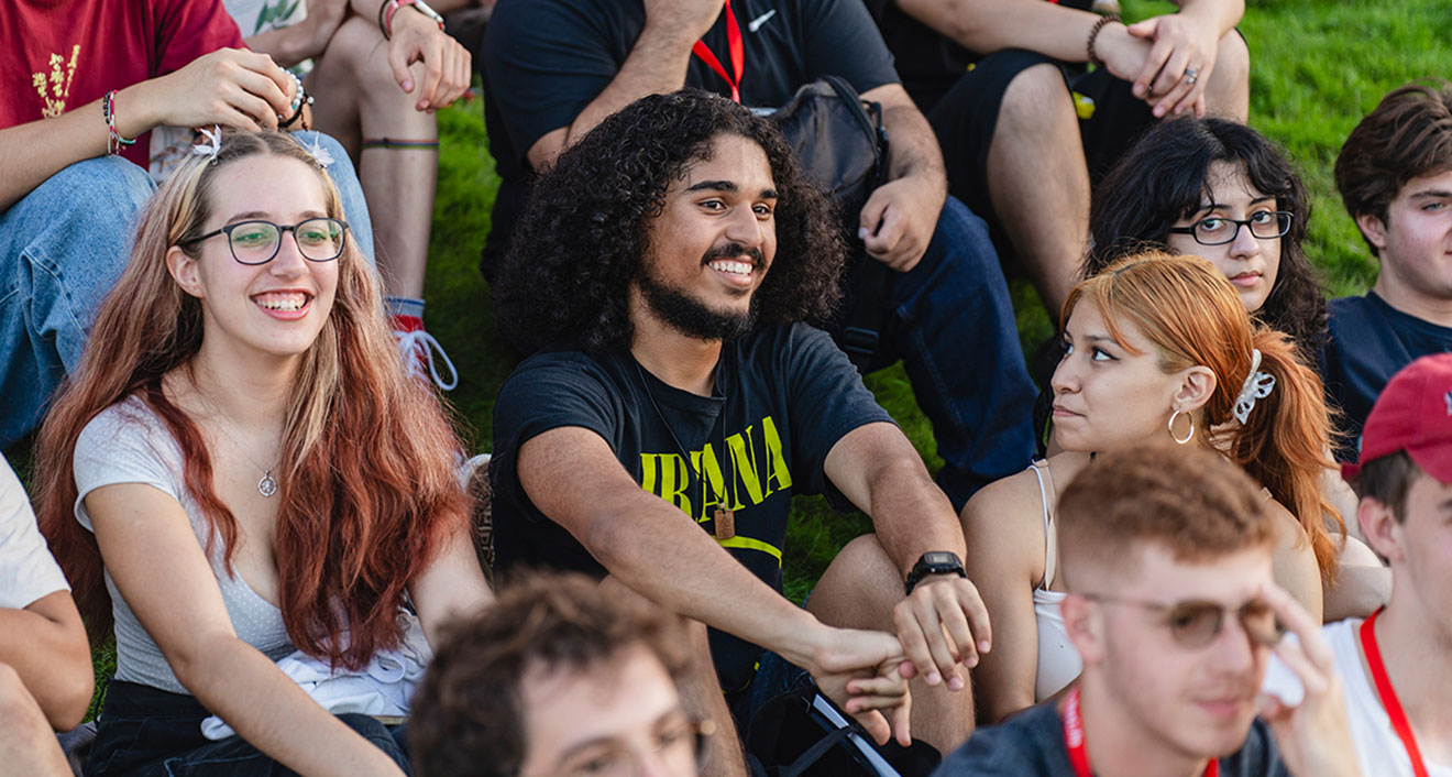 Students gather on the grass behind Olin Memorial Library for the Class of 2028 photo. (Photo by Meka Wilson)