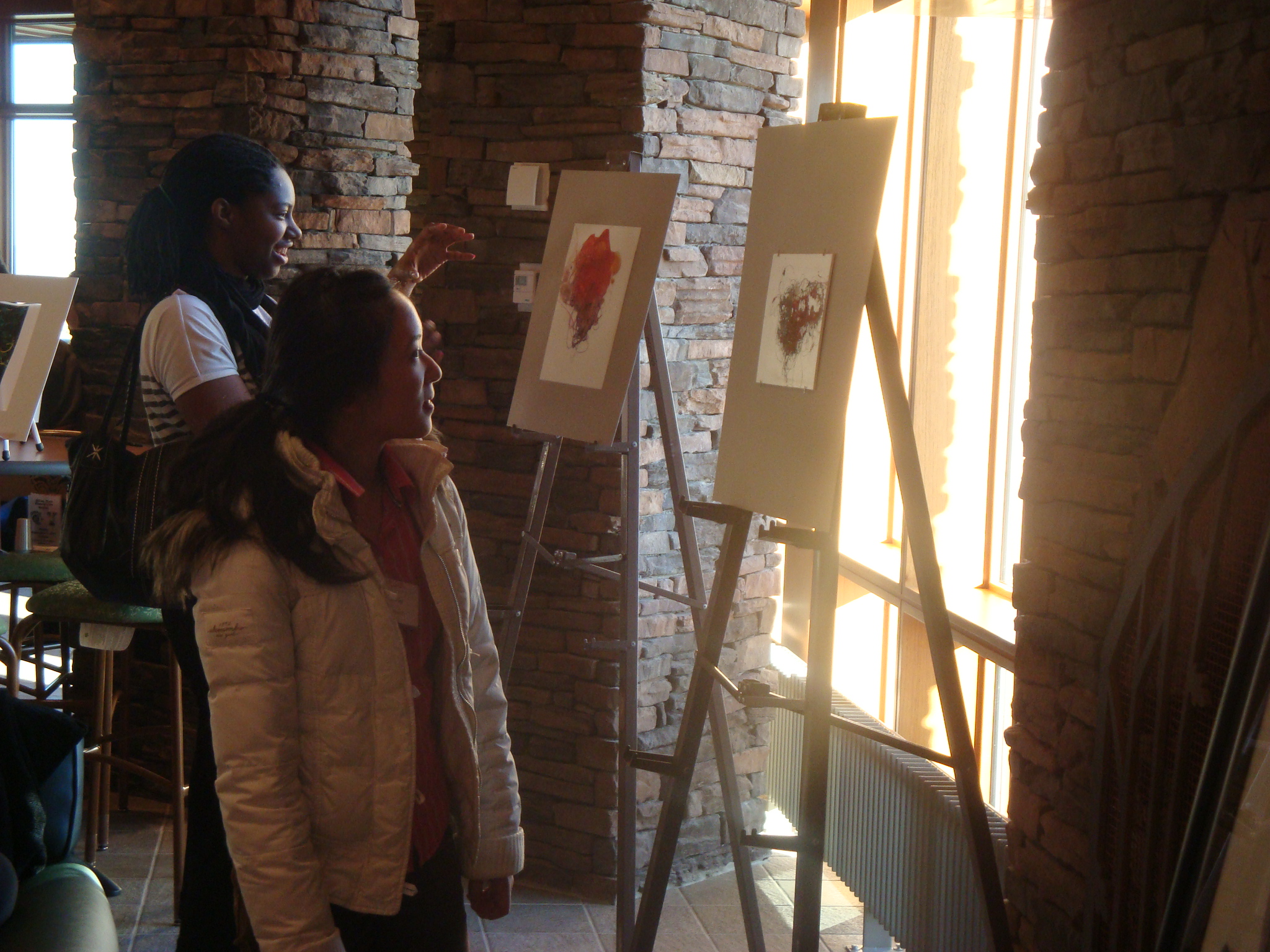 Genelle Faulkner and Katherine Ly at the Art of Science display at NEURON